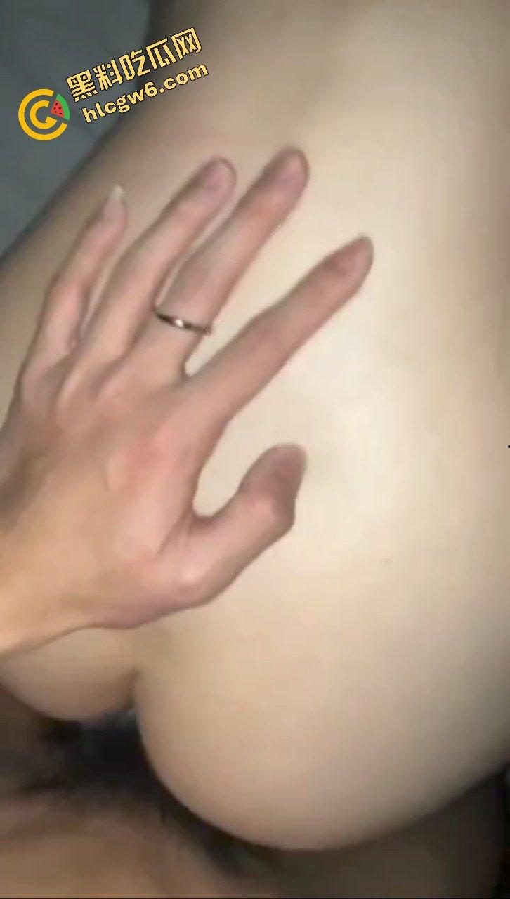 辽宁大连社会反差骚鸡『刘思颖』吸吮口爆吞精男友肉棒 后怼猛操性爱贼淫荡！原创独家流出！  第7张