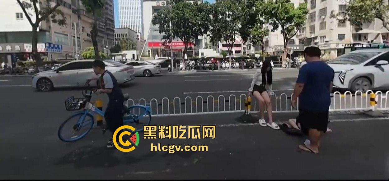 小哥新买电动车上路被3人行喝嗨了的撞飞，妹子砸在围栏上懵了，身材比脸吸睛！  第13张