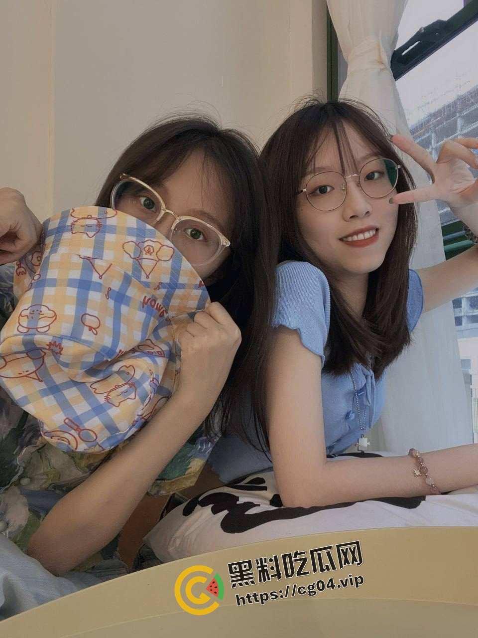 成都大学生【谢询】 喜欢肛交群p 背着男友一女站四男 三洞全开  小小的身体 大大的能量 第3张