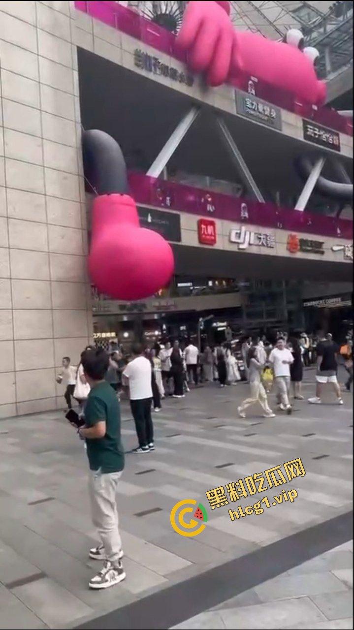 昆明 同德广场商场 15岁抑郁症男孩 因父母离异 从4楼一跃而下 跳楼自杀！  第6张