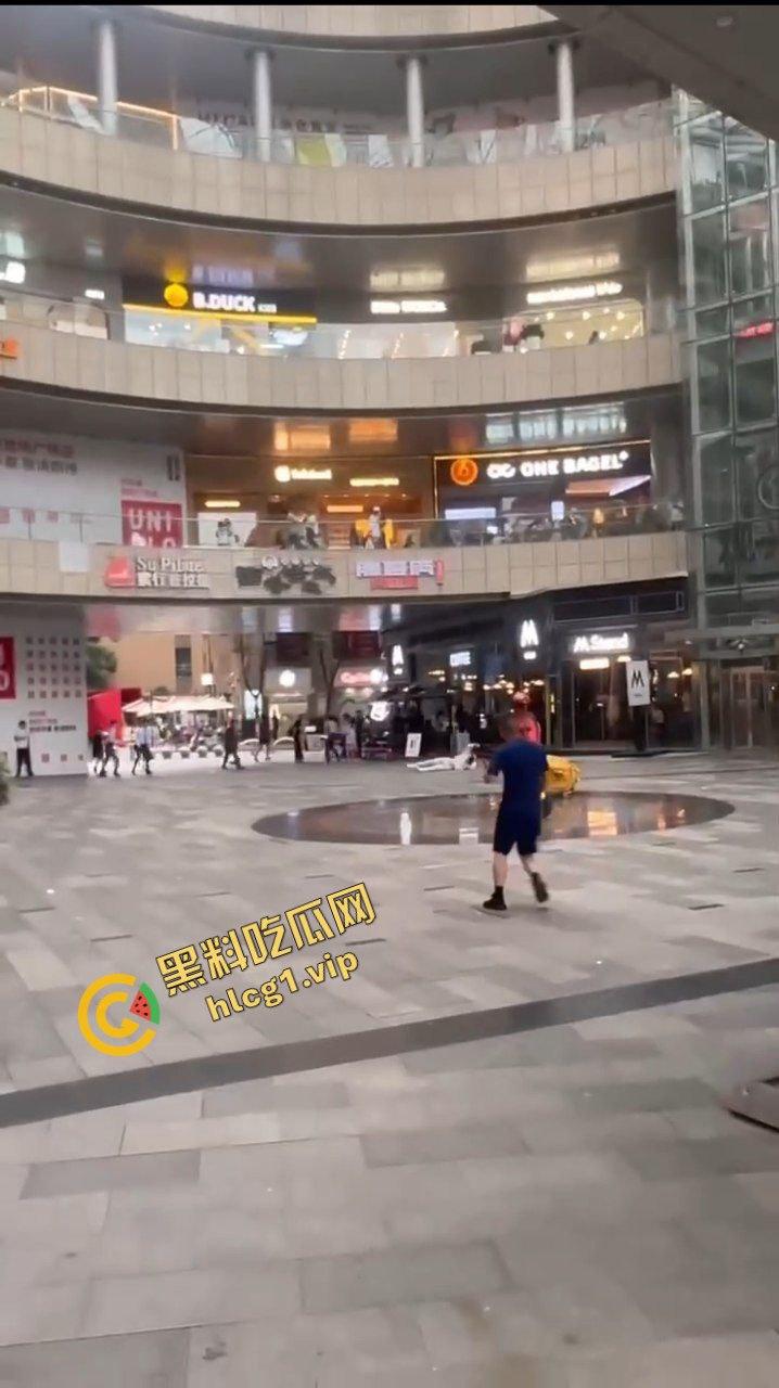 昆明 同德广场商场 15岁抑郁症男孩 因父母离异 从4楼一跃而下 跳楼自杀！  第7张