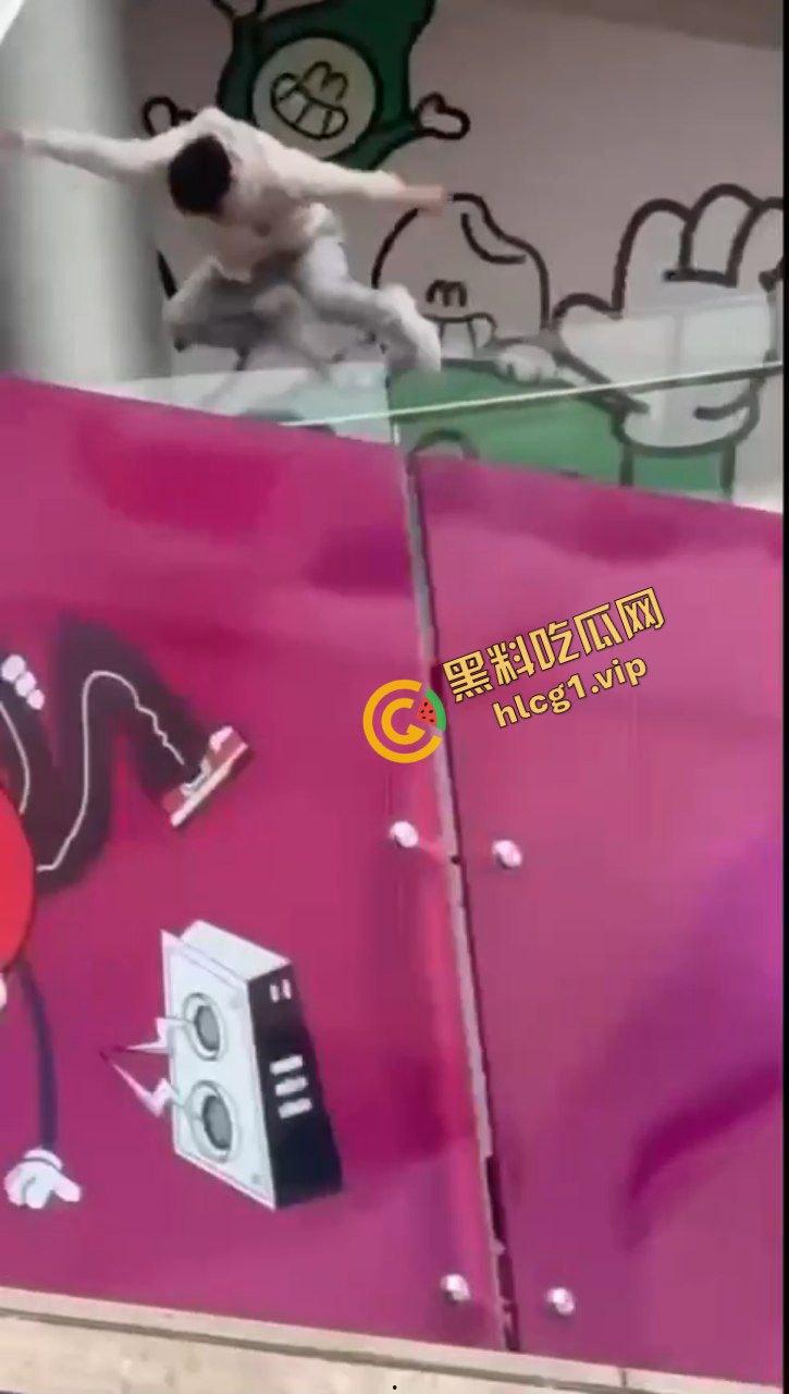 昆明 同德广场商场 15岁抑郁症男孩 因父母离异 从4楼一跃而下 跳楼自杀！  第8张