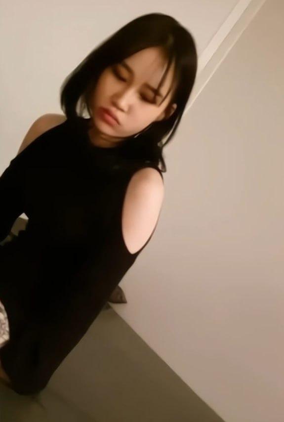 韩国仔冒死偷拍 首尔江南口爆店的美女们  第3张