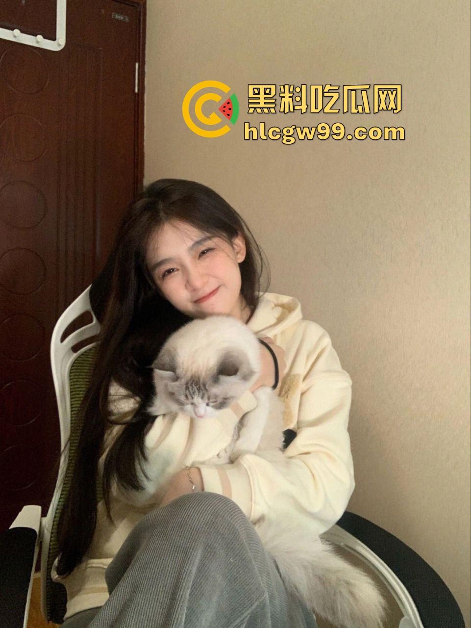 情人节开扣不停，群里妹子们拍照拍到手软，摄影师享受不停，情人节不仅有浪漫，还有扣逼的激爽！  第1张