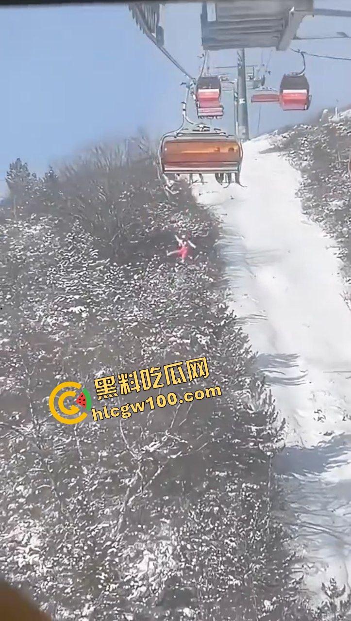 张家口云顶滑雪场坠落事件!游客小孩坐缆车不慎滑落坠地!及时救援至微伤!坠落现场直击! 第3张 张家口云顶滑雪场坠落事件!游客小孩坐缆车不慎滑落坠地!及时救援至微伤!坠落现场直击! 第3张