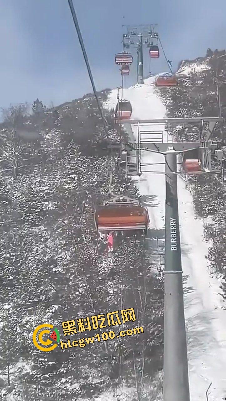 张家口云顶滑雪场坠落事件!游客小孩坐缆车不慎滑落坠地!及时救援至微伤!坠落现场直击! 第5张 张家口云顶滑雪场坠落事件!游客小孩坐缆车不慎滑落坠地!及时救援至微伤!坠落现场直击! 第5张