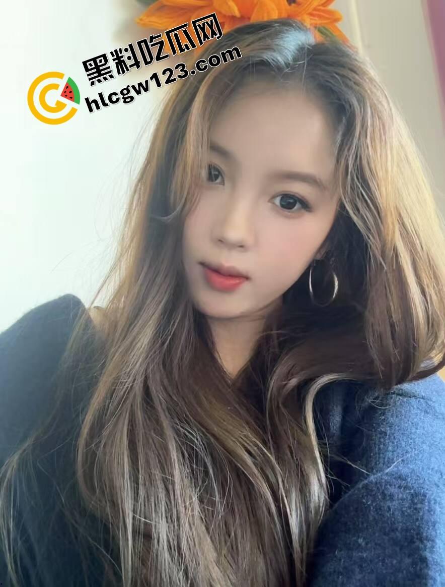 你相信光吗？郑州小婊深夜执行主人的羞耻任务，透明薄睡衣漏点出门，全程走光还舔着嘴说我好兴奋！  第2张