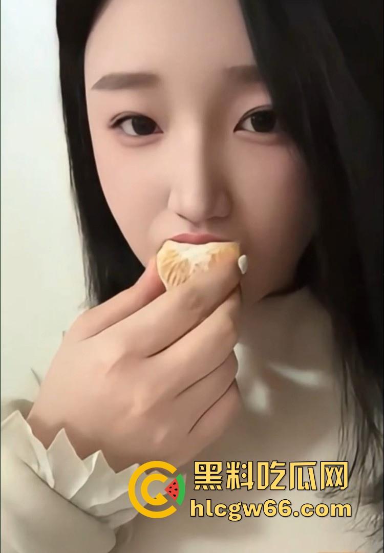 江西南昌交通学院【吴柯彤】与金主爸爸做爱视频泄密 花臂满背精神小妹 牵着狗链跪地舔屌 母狗范儿十足！  第1张