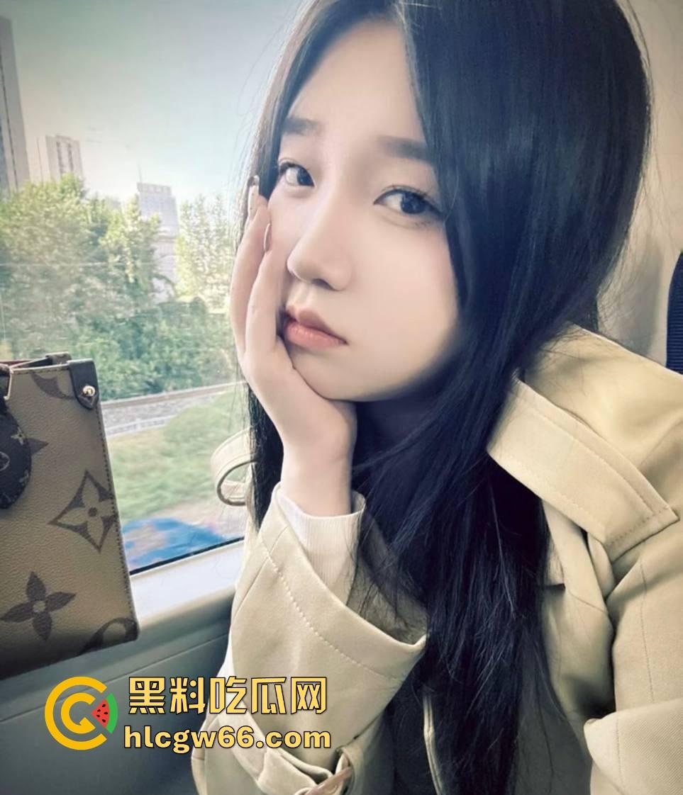 江西南昌交通学院【吴柯彤】与金主爸爸做爱视频泄密 花臂满背精神小妹 牵着狗链跪地舔屌 母狗范儿十足！  第2张