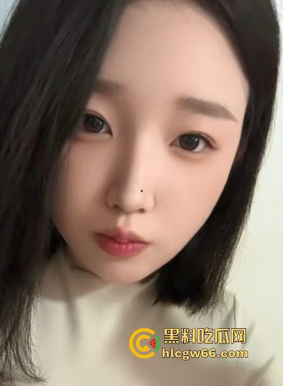 江西南昌交通学院【吴柯彤】与金主爸爸做爱视频泄密 花臂满背精神小妹 牵着狗链跪地舔屌 母狗范儿十足！  第5张