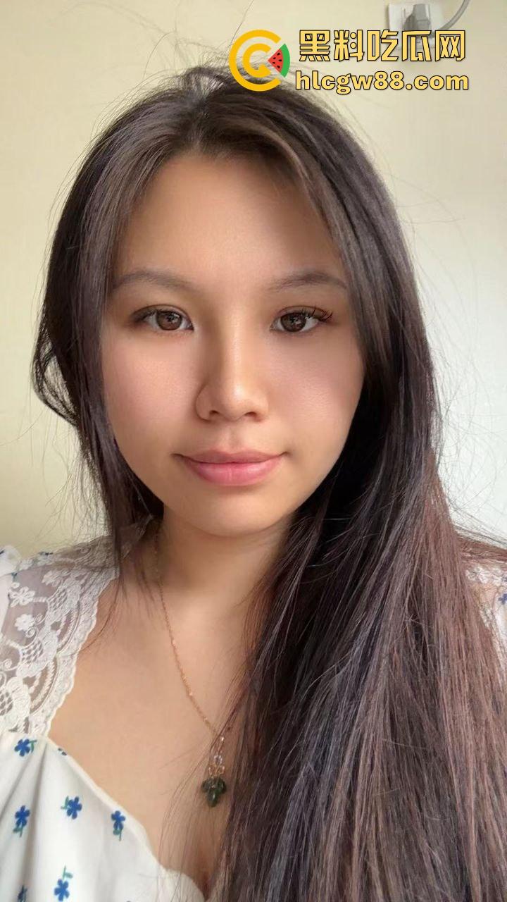 秦皇岛骚婊子【刘琳】约炮被炮友泄出，大奶晃成拨浪鼓，黑奶头硬邦邦，后入嫩屄水喷满腿！  第1张