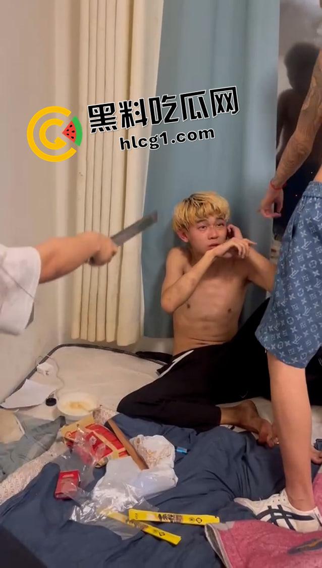 黄毛吊毛和精神小妹又被霸凌 打的身上没一块好的了  这些人是真的不怕打死人吗 第5张