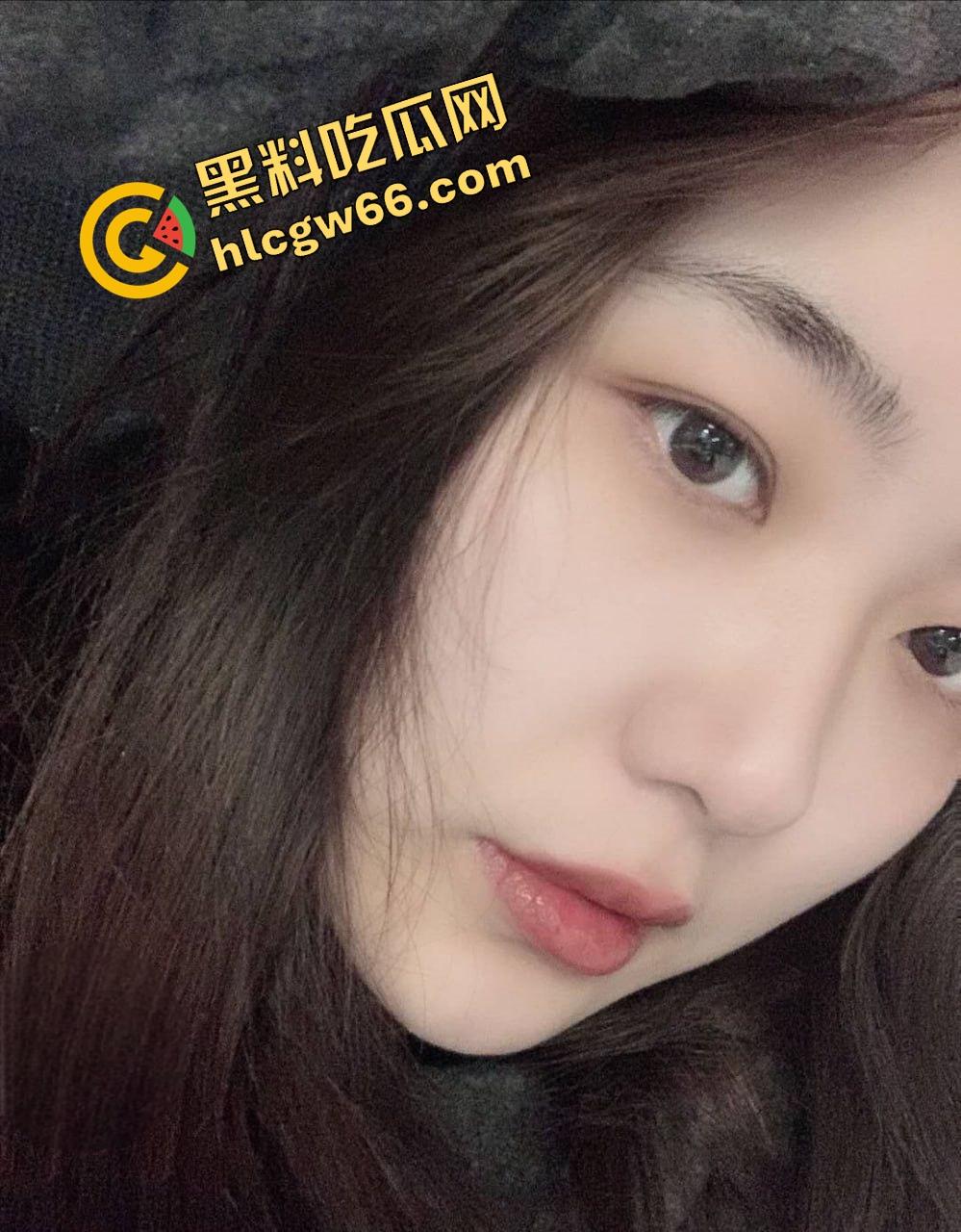 西安音乐学院反差婊【夏雨】欣操逼骚话连天，白嫩美乳被揉爆 深喉口爆内射爽到爆！  第1张