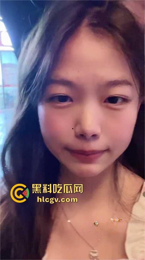 抖音清纯少女【小鬼】童颜下的另一面！人如其名隐藏的第二人格让人惊讶！  第2张