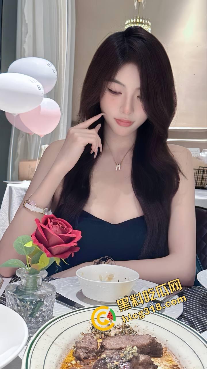 800块摸逼唱歌打炮一条龙，徐州KTV小姐笑嘻嘻进厕所夹着精出来，厕所快餐速战速决真划算！  第2张