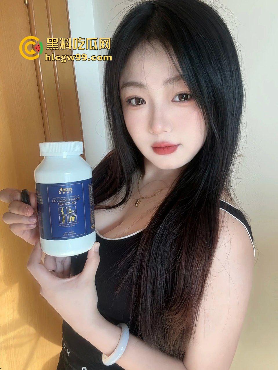 饥渴淫妻少妇 (宋妍) 被废物绿帽老公献妻共享给精壮男，满足骚逼两头3P爆操淫荡性爱！独家曝光流出！  第2张