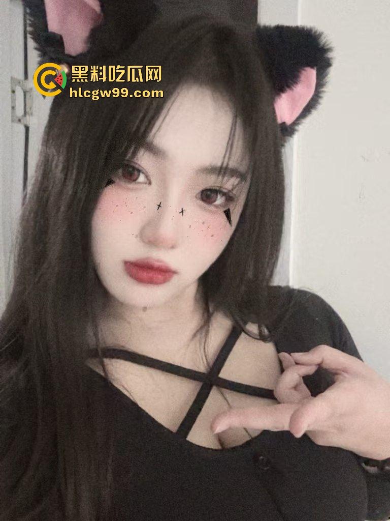 饥渴淫妻少妇 (宋妍) 被废物绿帽老公献妻共享给精壮男，满足骚逼两头3P爆操淫荡性爱！独家曝光流出！  第3张