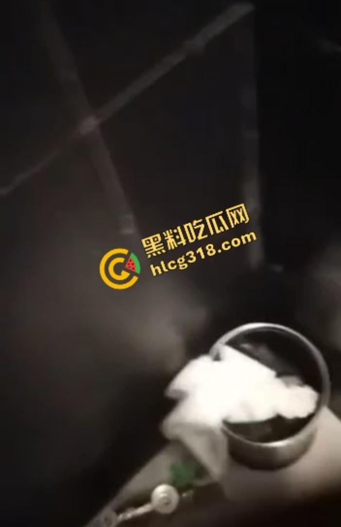 800块摸逼唱歌打炮一条龙，徐州KTV小姐笑嘻嘻进厕所夹着精出来，厕所快餐速战速决真划算！  第9张