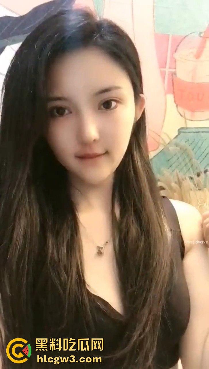 快手网红【红红小公主】榜一福利视频外泄！性感御姐大胆露穴自慰，挑逗姿势骚到极致！  第3张