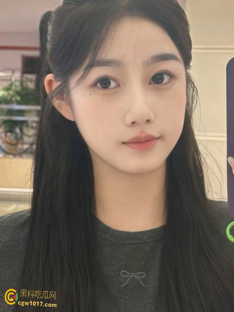 山西科技大学高颜值校花【张佳慧】性爱视频曝光，肥臀翘得像蜜桃，男友狠干嫩穴浪叫连连高潮不止！  第3张