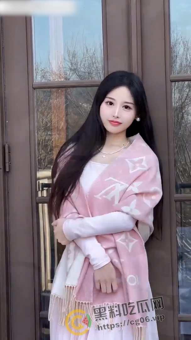 抖音网红【梁嘉怡凉不了】榜一大哥爆操现场画面流出 高高在上的网红女神被草出猪叫  第2张