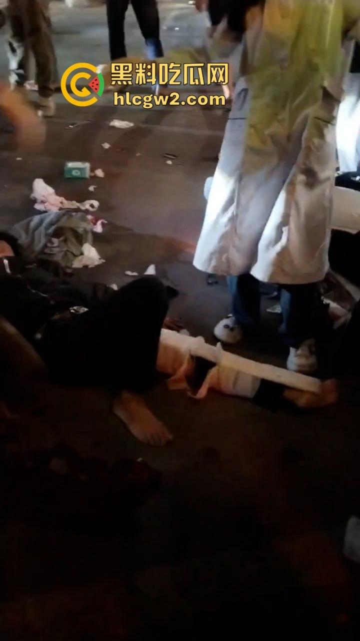 “晕倒前先把微信记录清一下！”潮汕东彩路精神小伙酒后驾摩托车狂飙酿车祸 不顾断腿先拿手机 这是有啥秘密啊？  第1张