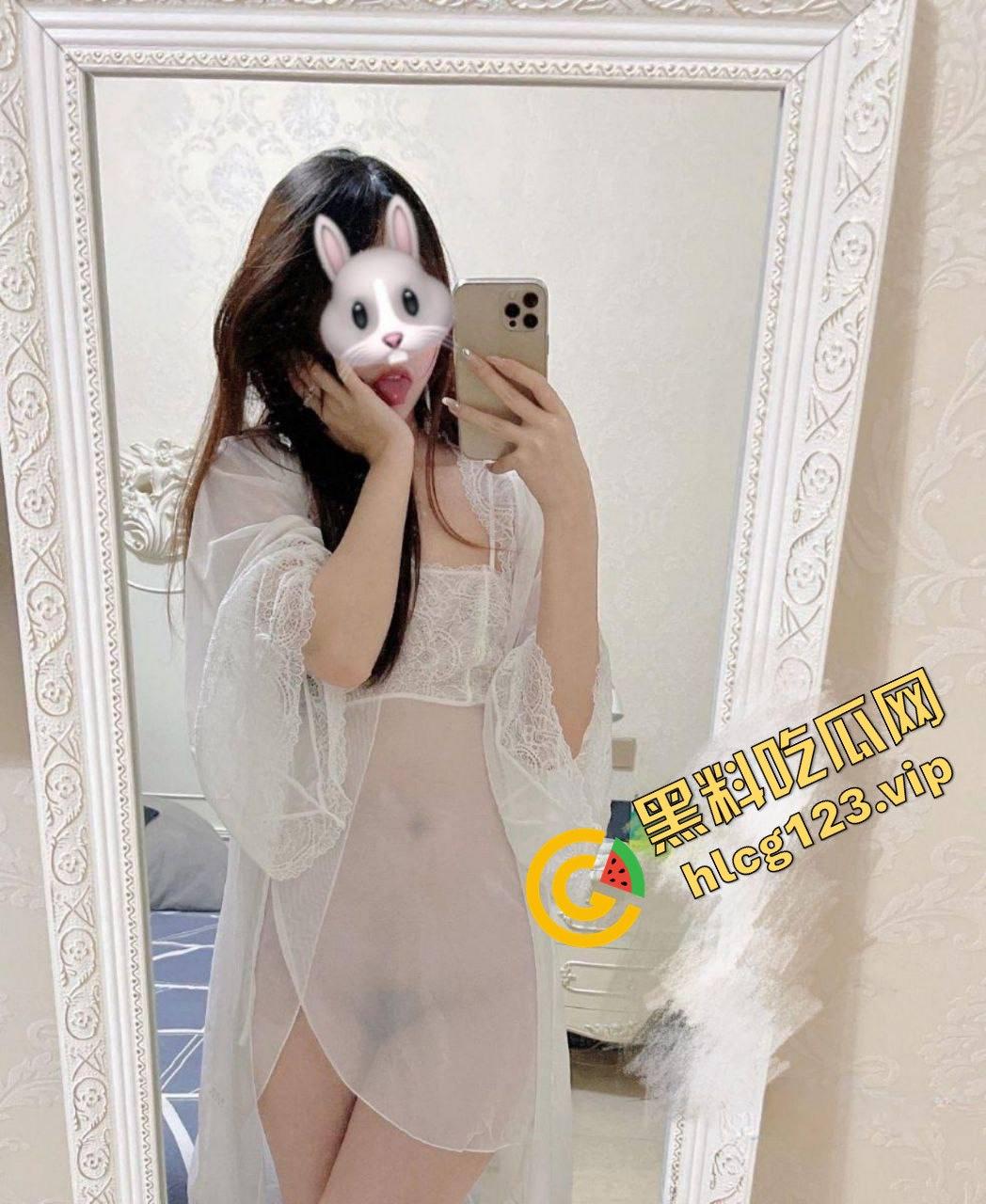 武汉会计学院20岁学生妹蜜桃臀摆拍自慰！粉嫩小骚逼让人欲罢不能！  第5张