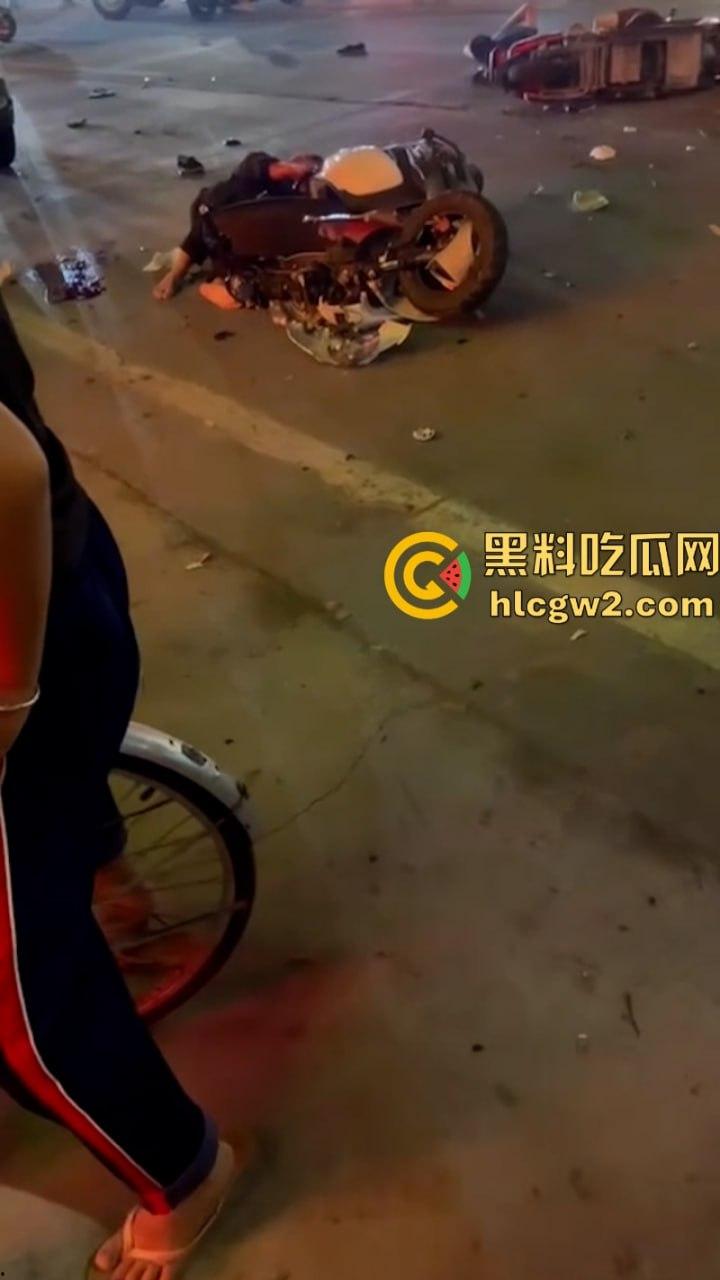 “晕倒前先把微信记录清一下！”潮汕东彩路精神小伙酒后驾摩托车狂飙酿车祸 不顾断腿先拿手机 这是有啥秘密啊？  第4张