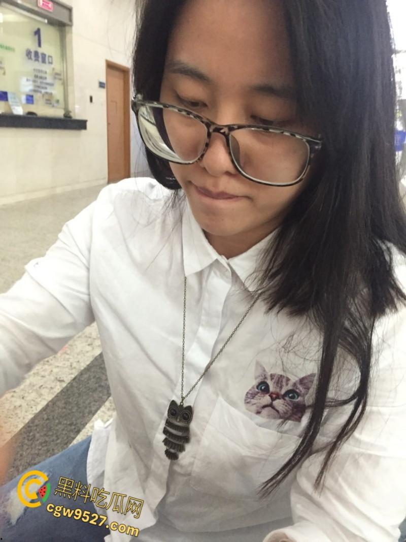 南昌第一中学【谭婷】，知识分子眼镜语文老师，平日里受人尊敬的人民教师，脱了裤子也是一条好母狗 ！  第2张