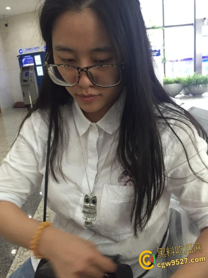 南昌第一中学【谭婷】，知识分子眼镜语文老师，平日里受人尊敬的人民教师，脱了裤子也是一条好母狗 ！  第3张