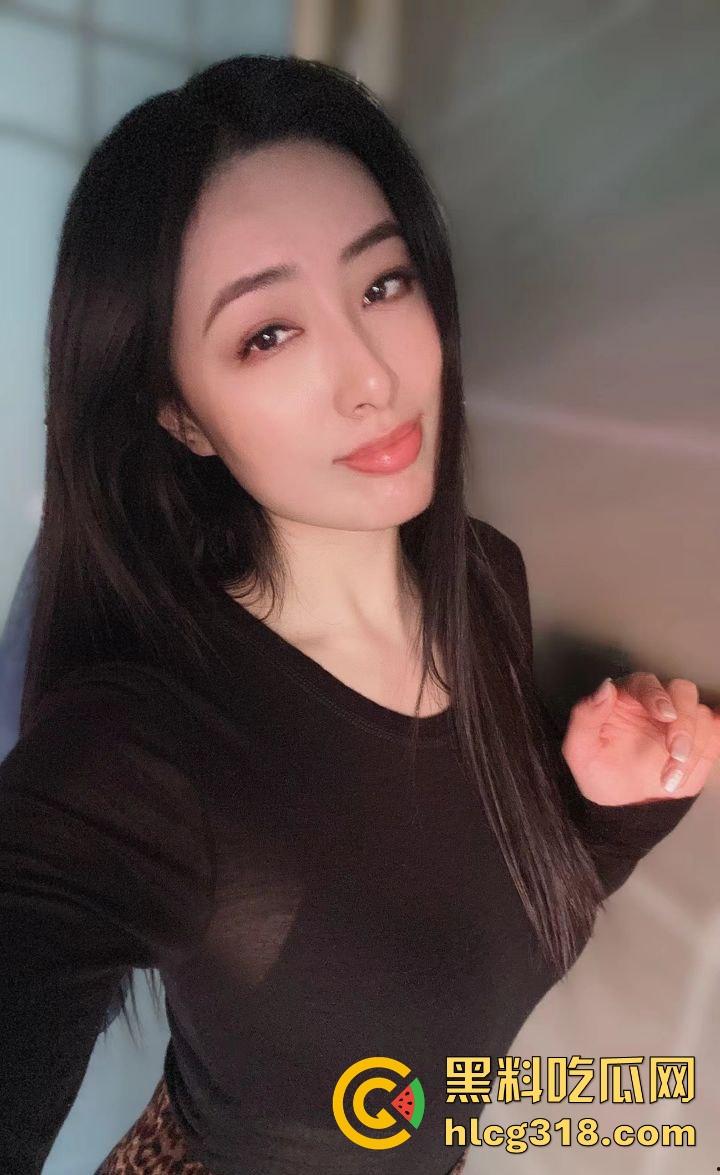 大爷宝刀未老开辟新赛道,虽然老屌略显疲态，但舌头风采依旧，埋头狂舔大妈老逼，淫水一泻千里！  第1张