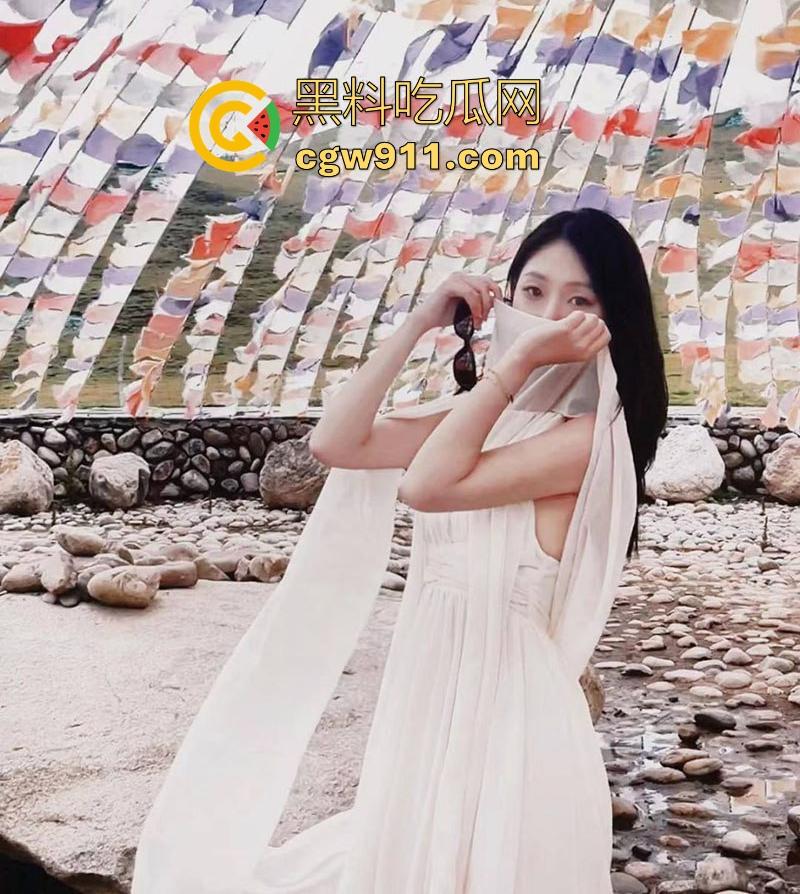 武汉生物工程学院高颜值女神【李晓婷】御姐气质极品身材，露脸口交狂吞大屌榨精，反差拉满让人遐想无尽！  第4张