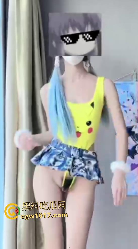 抖音小萝莉【白桃软糖】00后高中生裸舞，电竞椅翘臀扭坏椅子，厕所跳蛋塞逼撒尿，还有粉丝想花钱买尿喝！  第7张