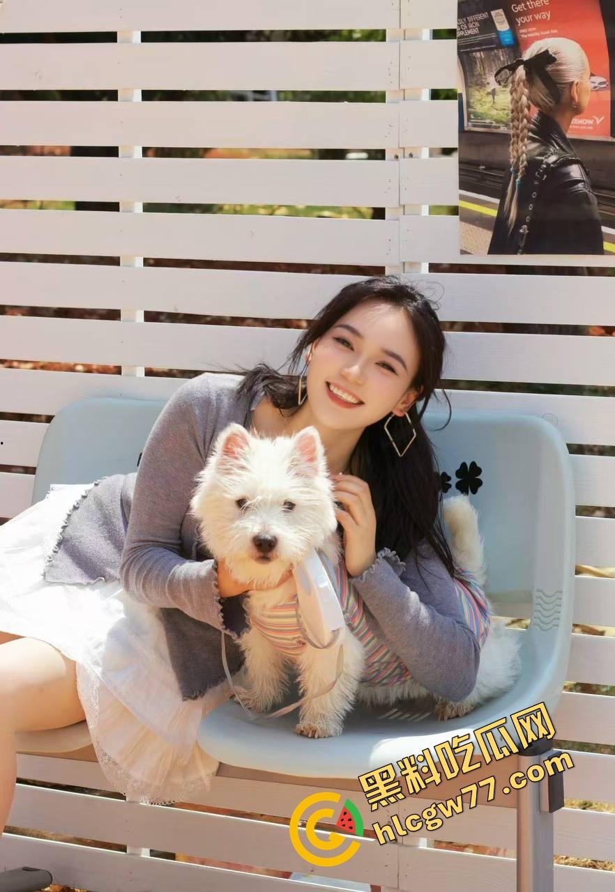 监控破解流出，一位职场母亲打发女儿出门后 拿出了一个专业炮机看着视频猛插骚穴！  第2张