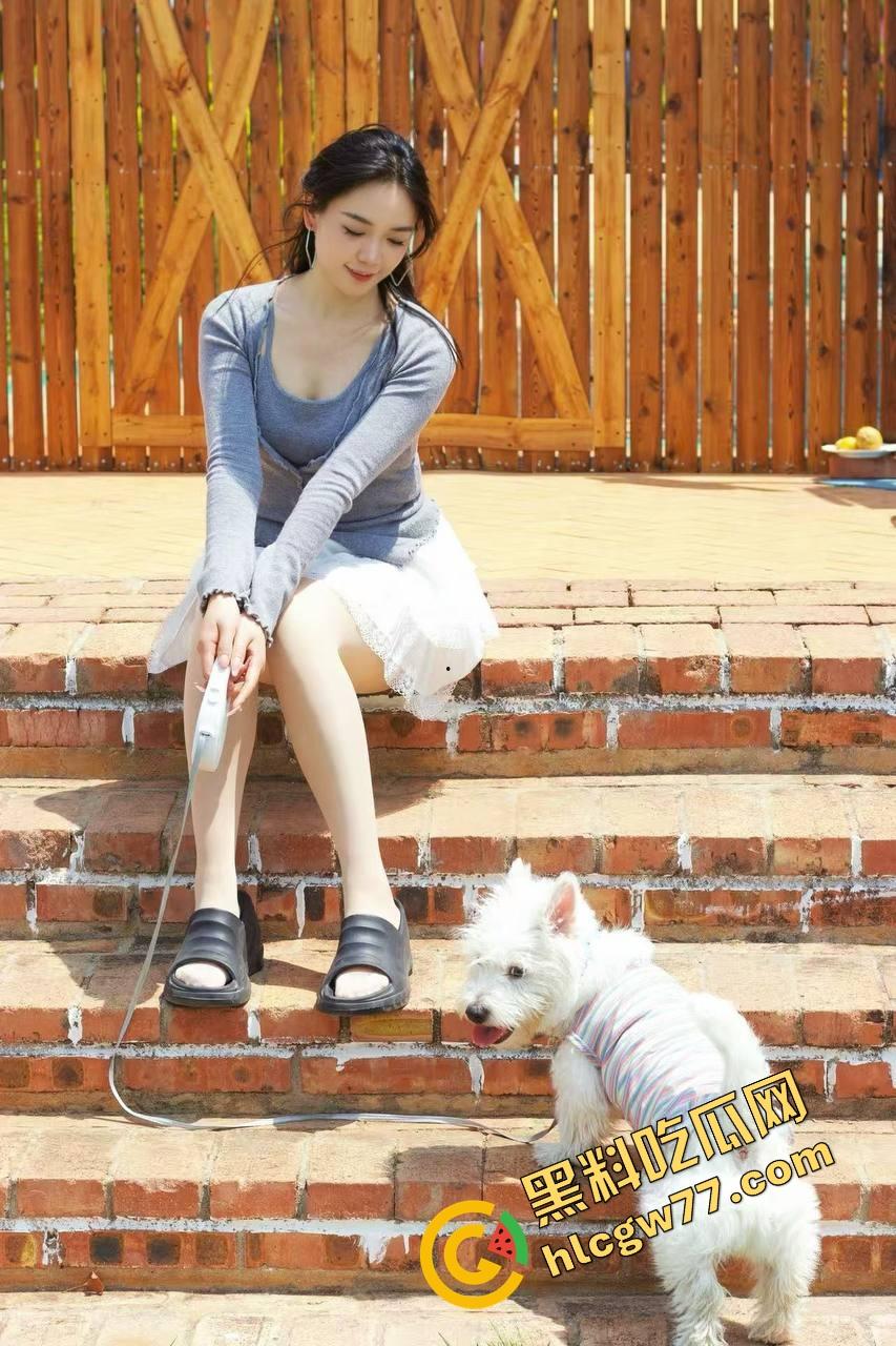 监控破解流出，一位职场母亲打发女儿出门后 拿出了一个专业炮机看着视频猛插骚穴！  第4张