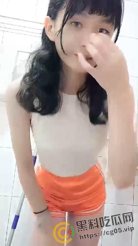 台湾基隆模特 林雅雯 早期被网调不雅自拍流出 小小年纪就风骚的不成样子  第2张