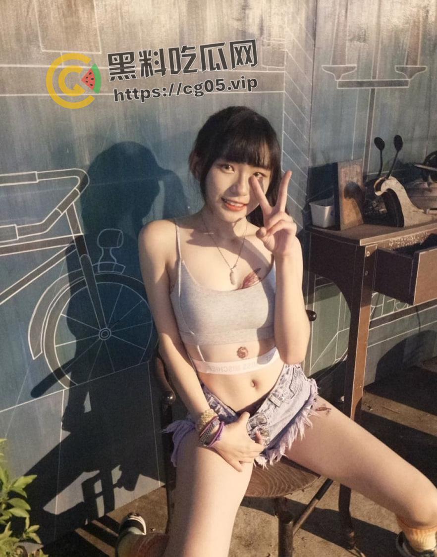 台湾基隆模特 林雅雯 早期被网调不雅自拍流出 小小年纪就风骚的不成样子  第4张