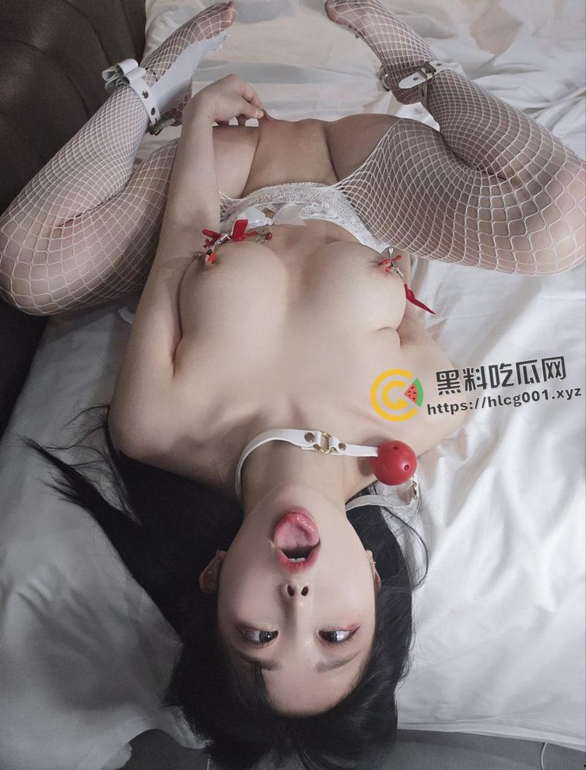 韩国高颜值白虎 体验财阀视角下的反差婊 超粗假阳具硬塞 楼梯激情露出  第4张