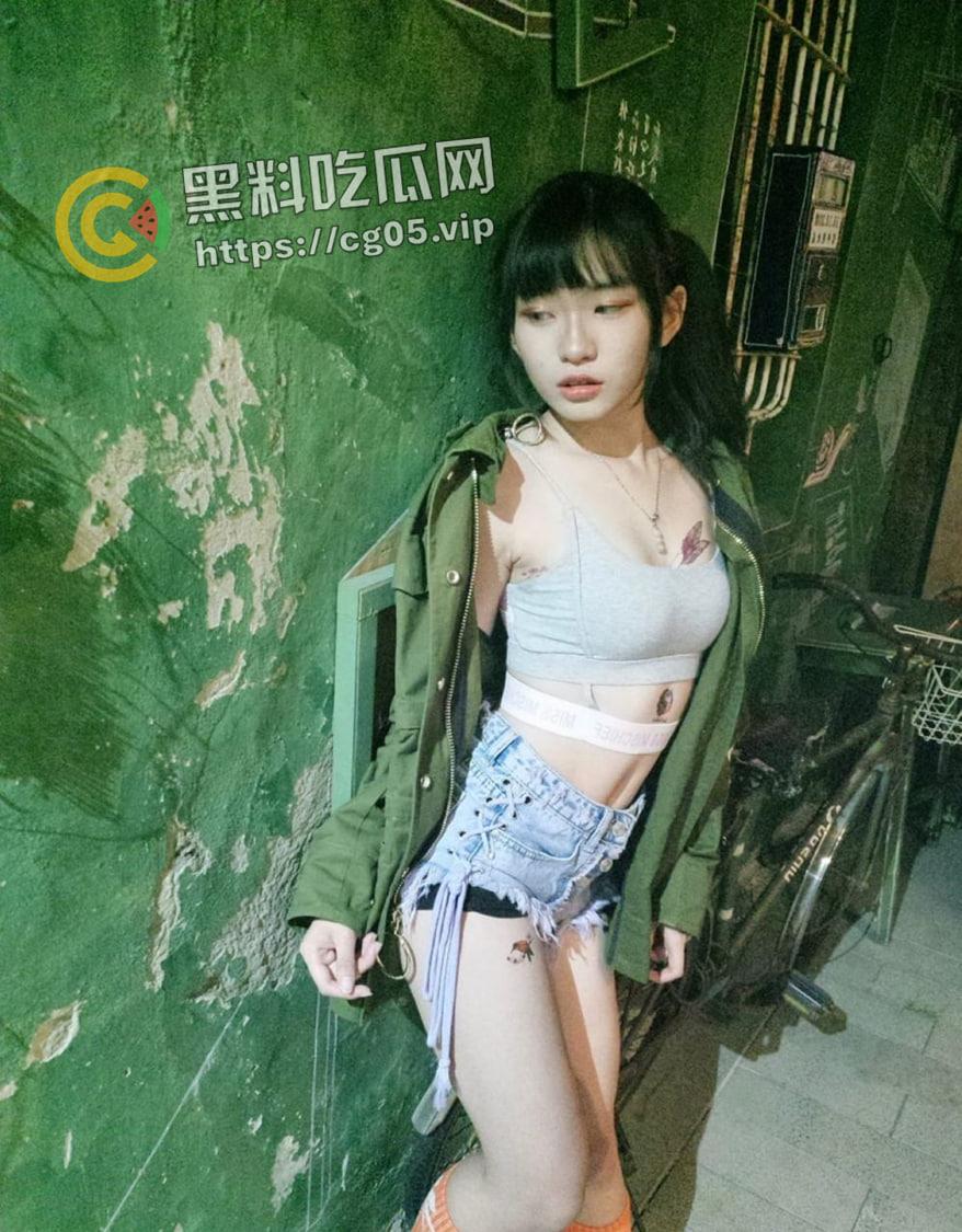 台湾基隆模特 林雅雯 早期被网调不雅自拍流出 小小年纪就风骚的不成样子  第6张