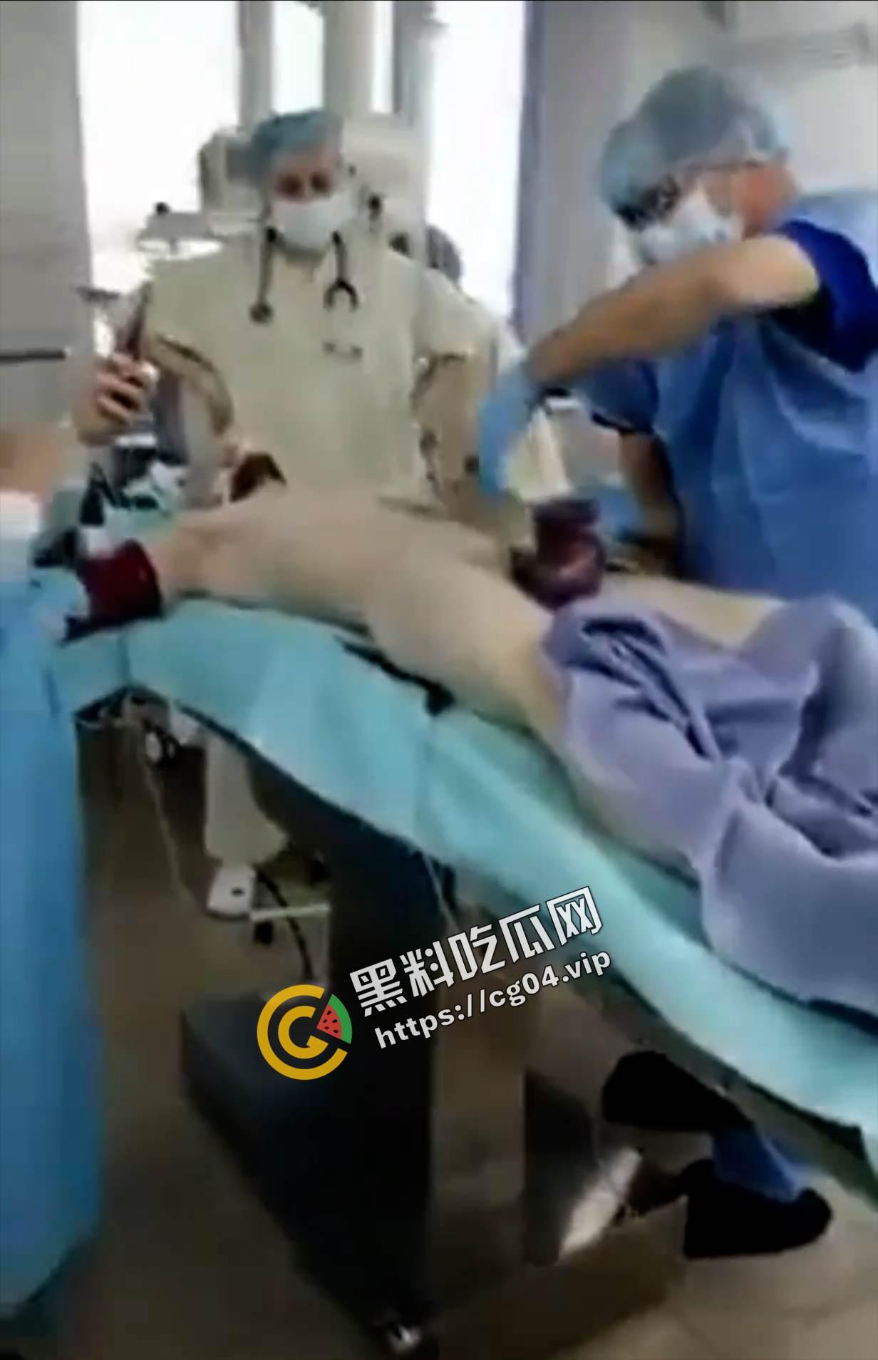 玩的花不是叫你玩命!w外国男子阳具被锁肿成大蒜一样 医生都束手无策  第2张