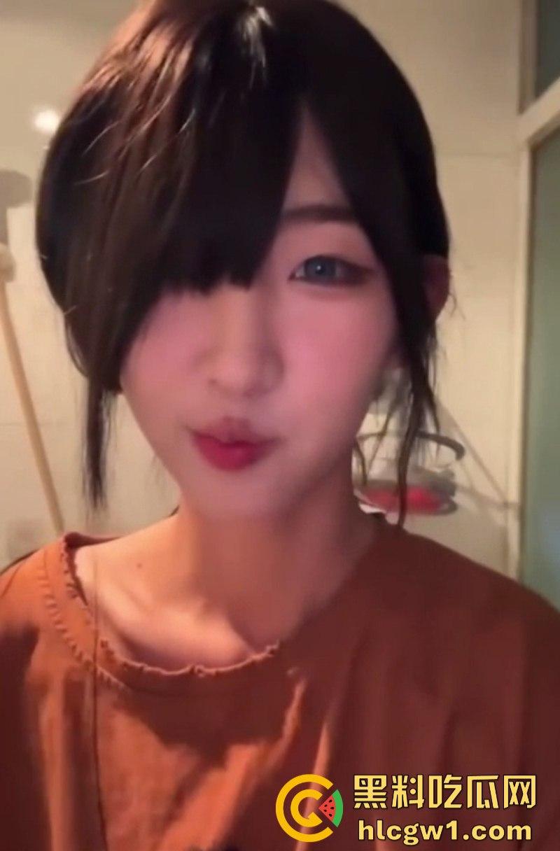 重口慎入!抖音40万粉丝网红【行简】金主高价定制曝光 大号水晶假屌插屁眼 屎都喷出来了! 第3张 重口慎入!抖音40万粉丝网红【行简】金主高价定制曝光 大号水晶假屌插屁眼 屎都喷出来了! 第3张