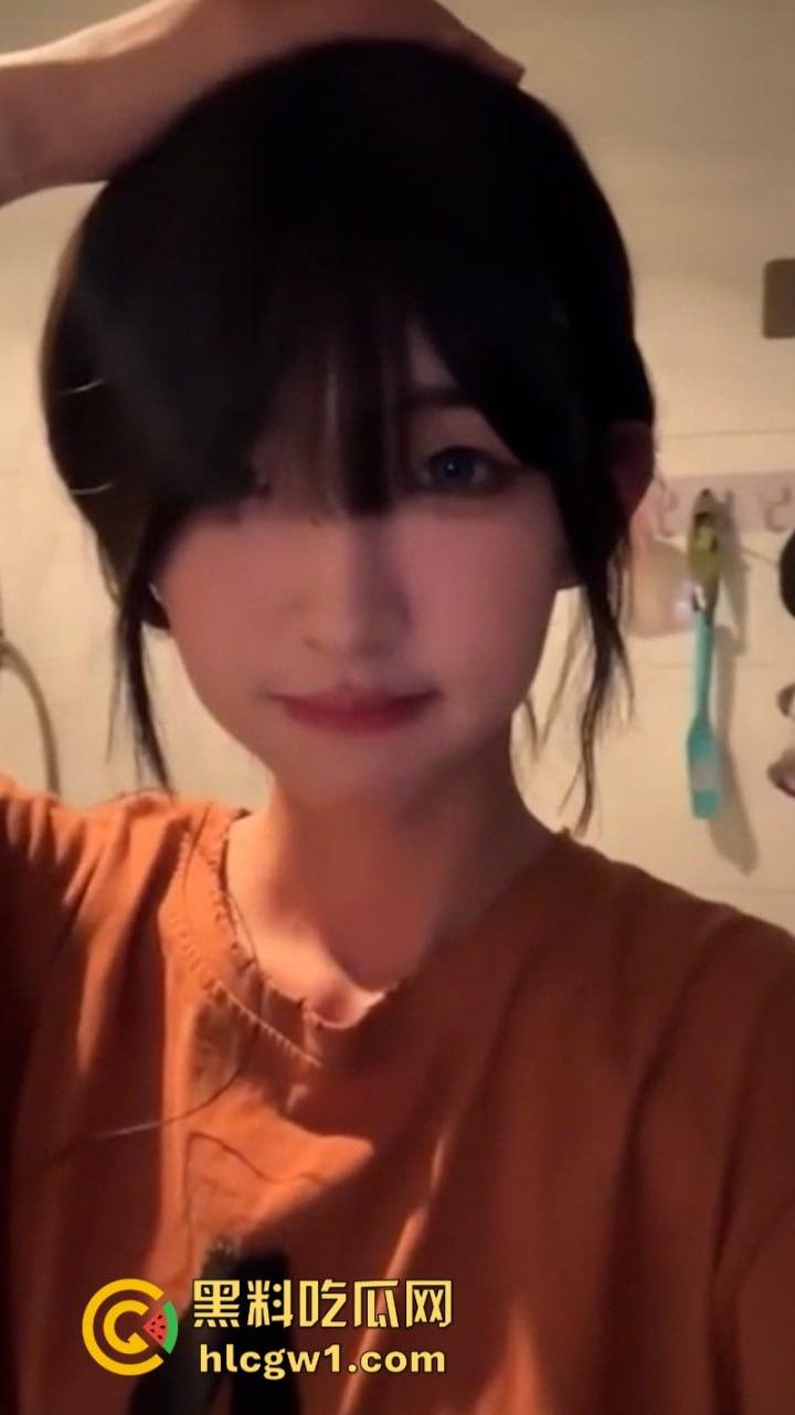 重口慎入!抖音40万粉丝网红【行简】金主高价定制曝光 大号水晶假屌插屁眼 屎都喷出来了! 第4张 重口慎入!抖音40万粉丝网红【行简】金主高价定制曝光 大号水晶假屌插屁眼 屎都喷出来了! 第4张