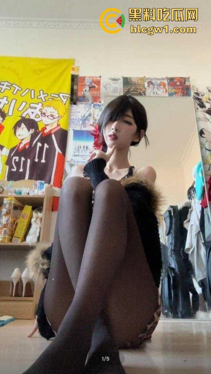 重口慎入!抖音40万粉丝网红【行简】金主高价定制曝光 大号水晶假屌插屁眼 屎都喷出来了! 第5张 重口慎入!抖音40万粉丝网红【行简】金主高价定制曝光 大号水晶假屌插屁眼 屎都喷出来了! 第5张