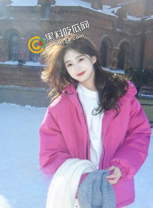 抖音140w粉丝网红『绅士y』擦边直播故意露奶 线下与土豪约炮 视频流出  第4张