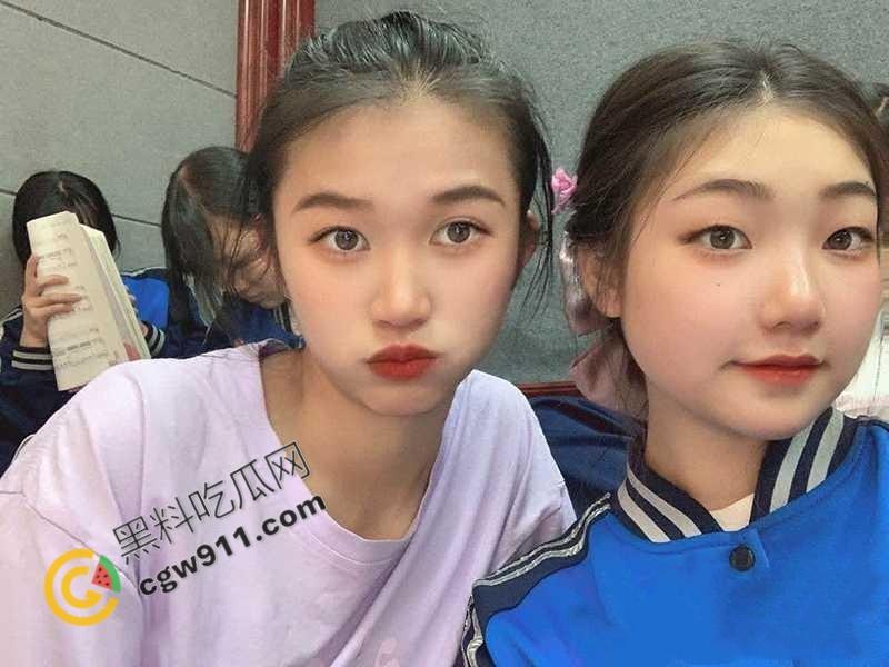 北京清纯学生妹【尹春燕】被富二代铸造成床上的淫娃，口交毒龙，主动骑乘榨精，真正的性欲无底洞  第2张