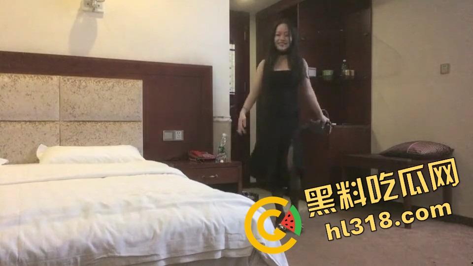 想偷拍嫖娼爽一发，没想到直接进套，叫鸡遇上仙人跳，房门突然杀出四大金刚，谁才是真正的猎物？  第1张