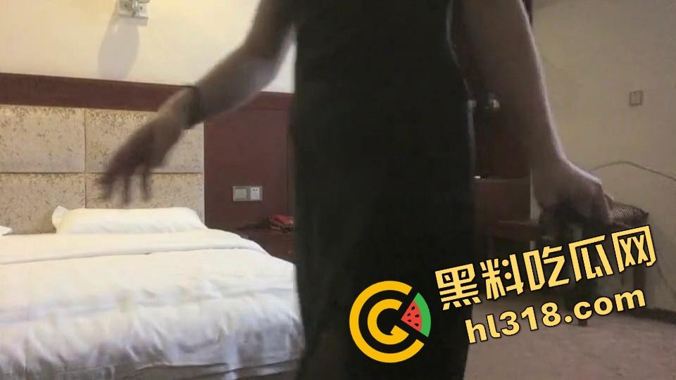 想偷拍嫖娼爽一发，没想到直接进套，叫鸡遇上仙人跳，房门突然杀出四大金刚，谁才是真正的猎物？  第2张