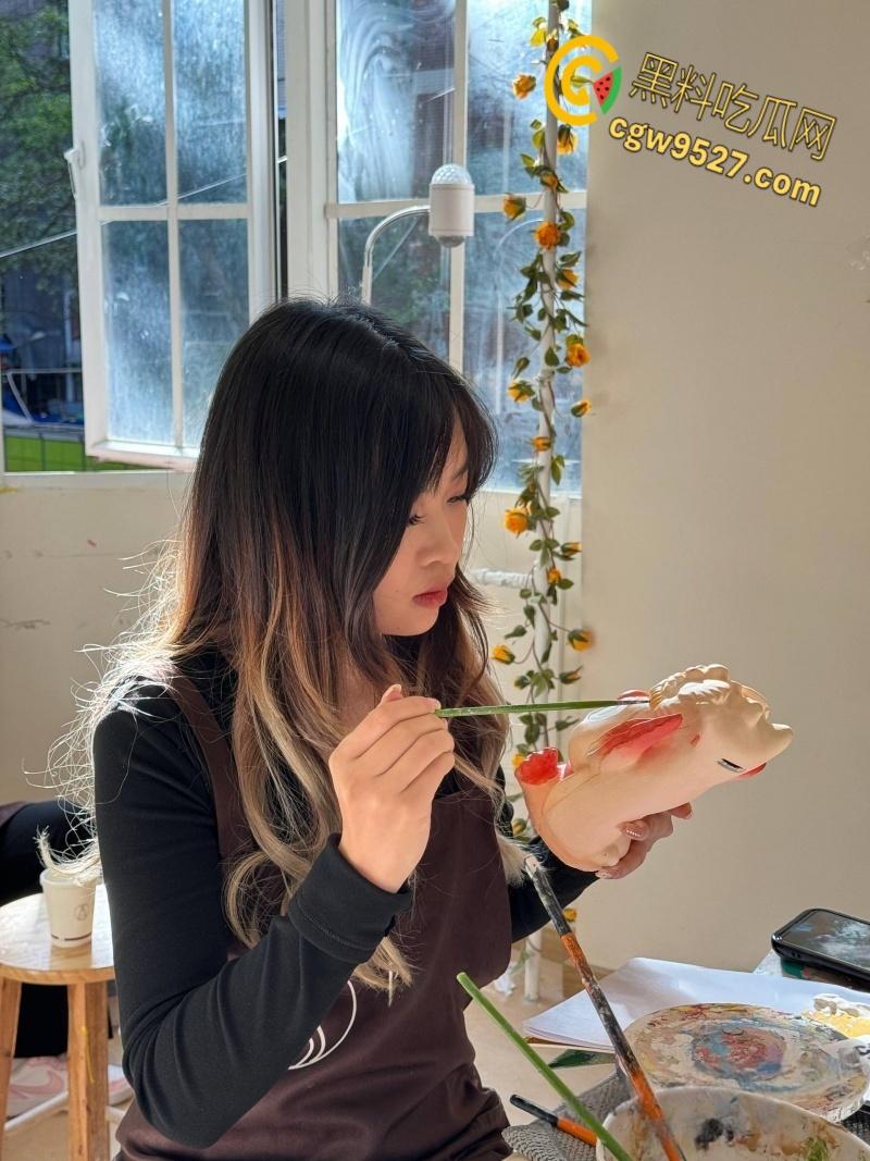 吉林师范学院清纯学妹【张娜】,人前文静人后骚母狗,被按住脖子爆操,操完不满足还用道具接着弄 ! 第1张 吉林师范学院清纯学妹【张娜】,人前文静人后骚母狗,被按住脖子爆操,操完不满足还用道具接着弄 ! 第1张