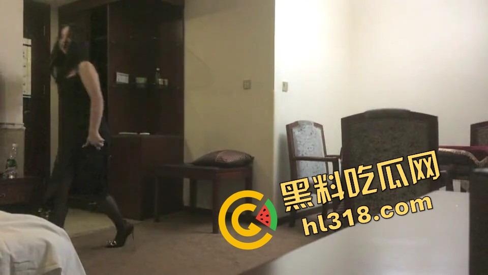 想偷拍嫖娼爽一发，没想到直接进套，叫鸡遇上仙人跳，房门突然杀出四大金刚，谁才是真正的猎物？  第7张