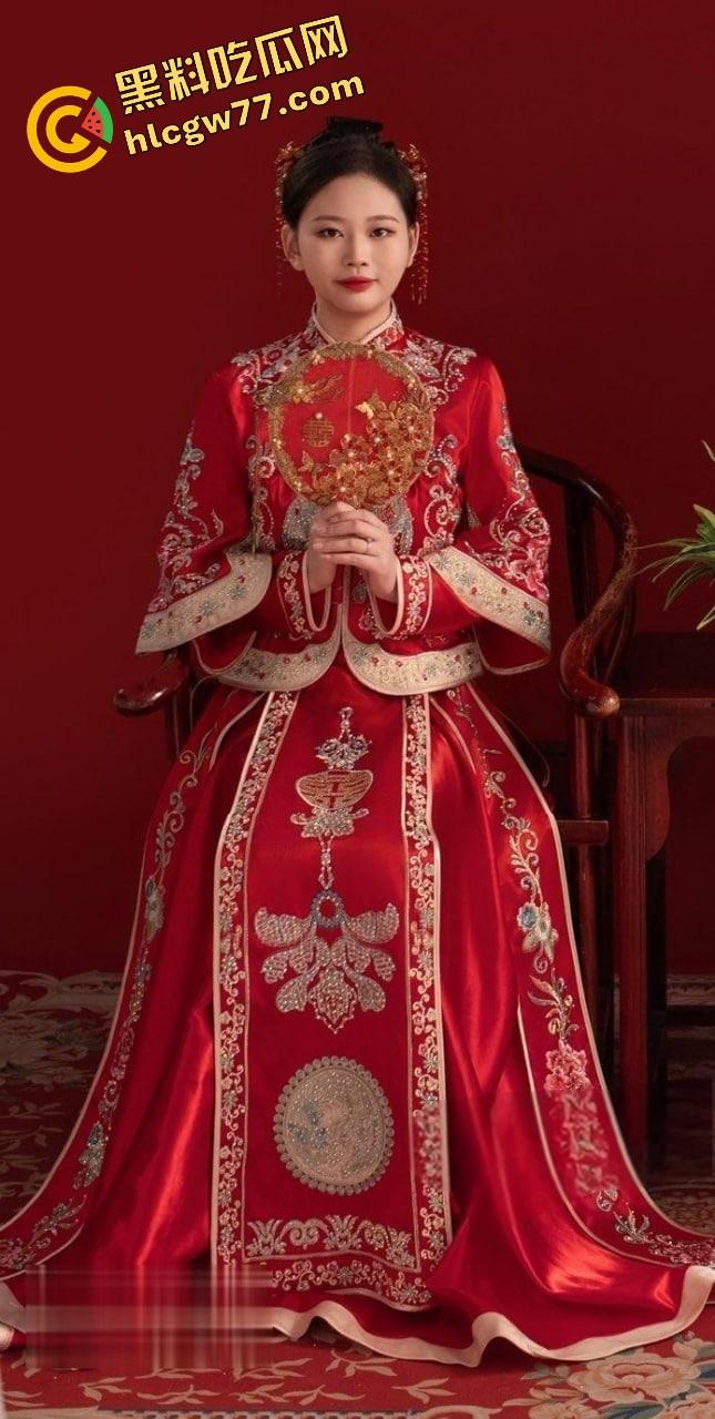 妻子任由单男享用，怼的越猛老公约开心尤其是让穿上婚纱那另外的一番感觉 真的是太爽了 ！  第1张